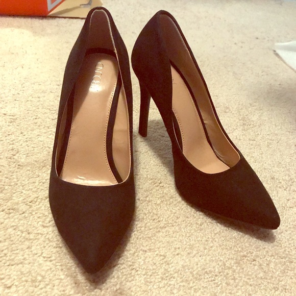 Suede heels - Picture 1 of 5